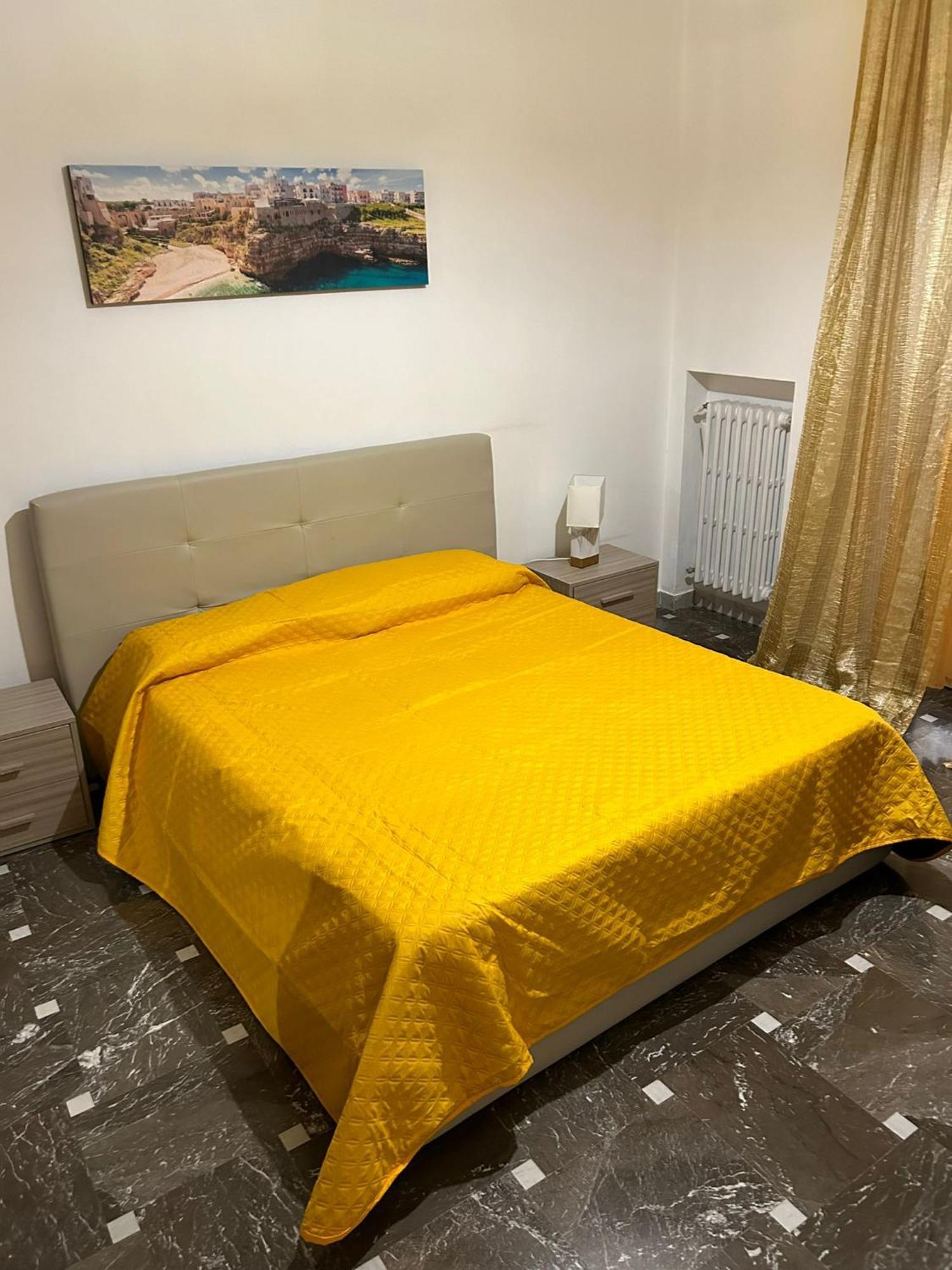 Matthias Central Rooms And Accomodation Bari Exteriör bild