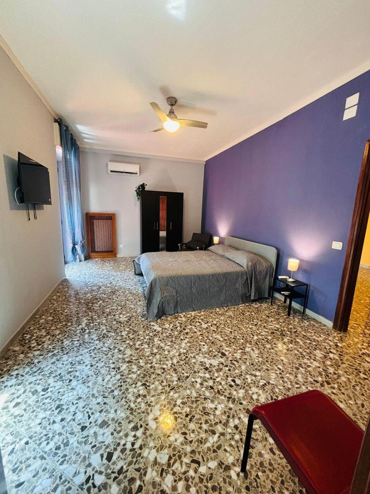 Matthias Central Rooms And Accomodation Bari Exteriör bild