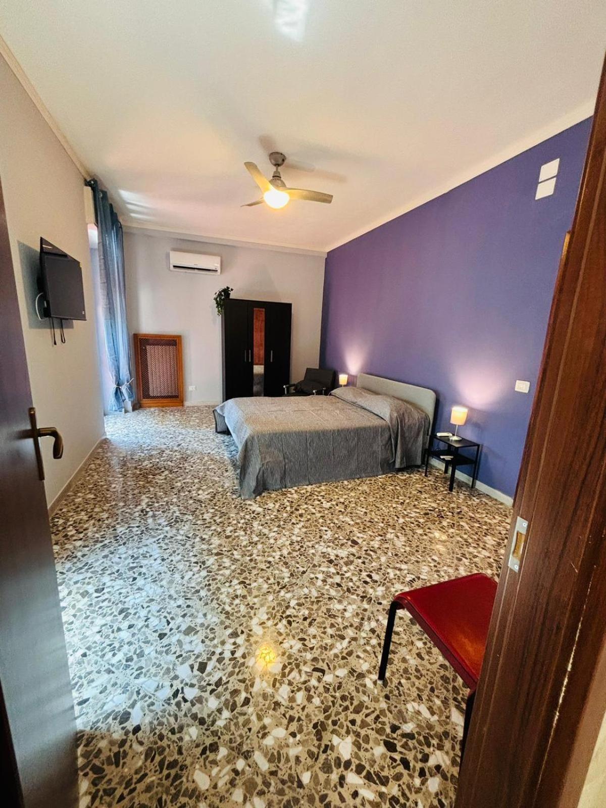 Matthias Central Rooms And Accomodation Bari Exteriör bild