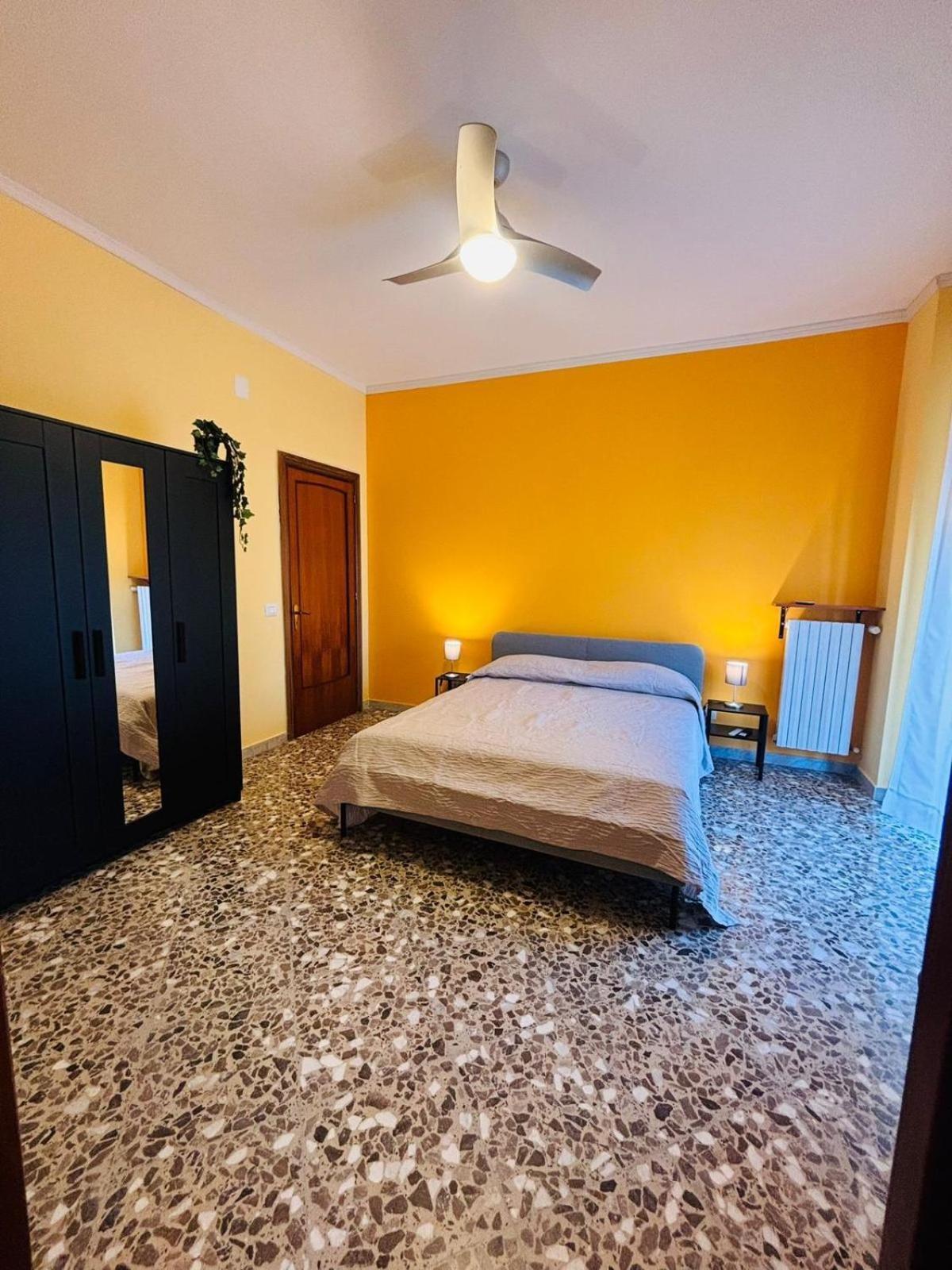 Matthias Central Rooms And Accomodation Bari Exteriör bild