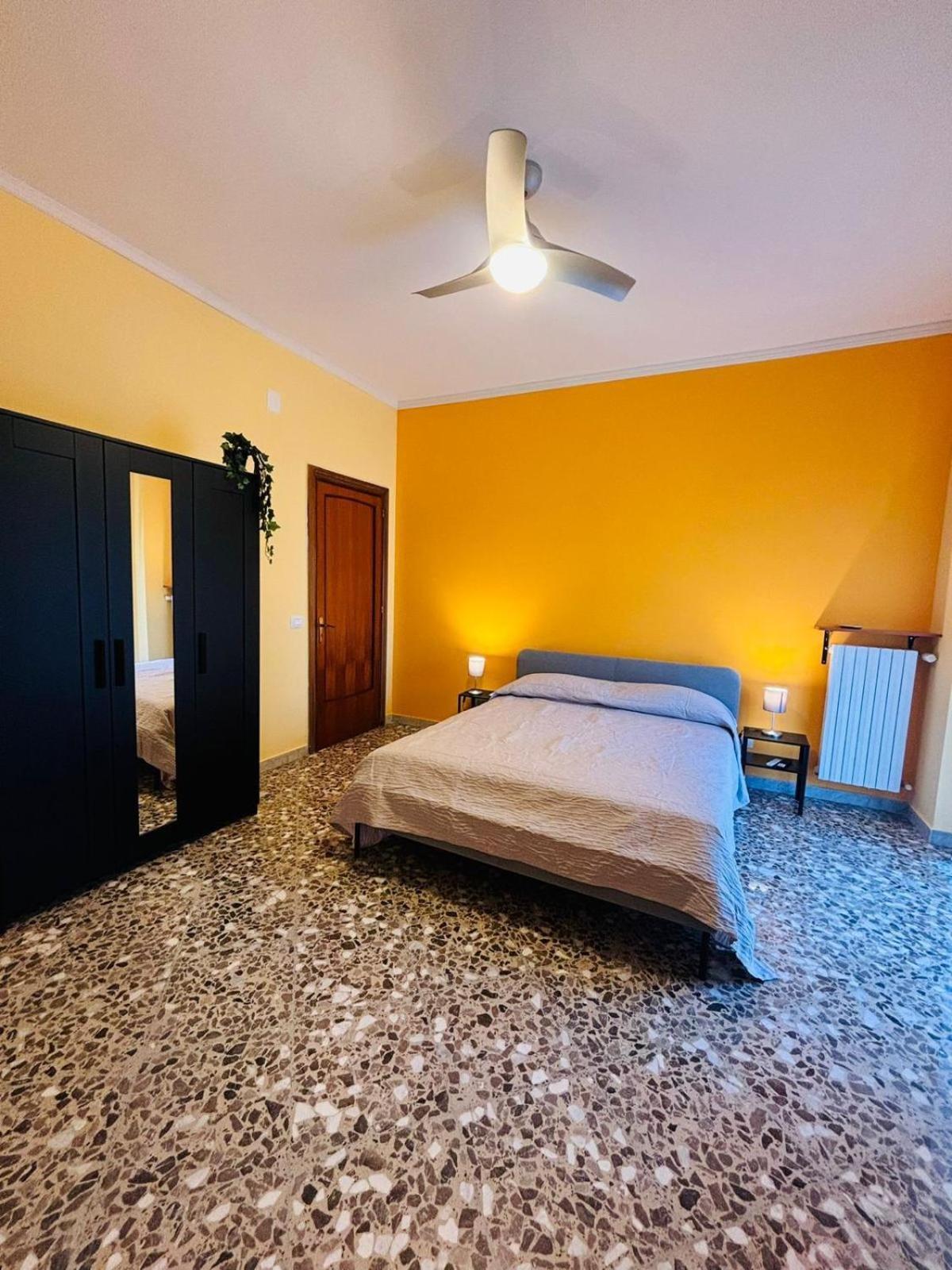 Matthias Central Rooms And Accomodation Bari Exteriör bild