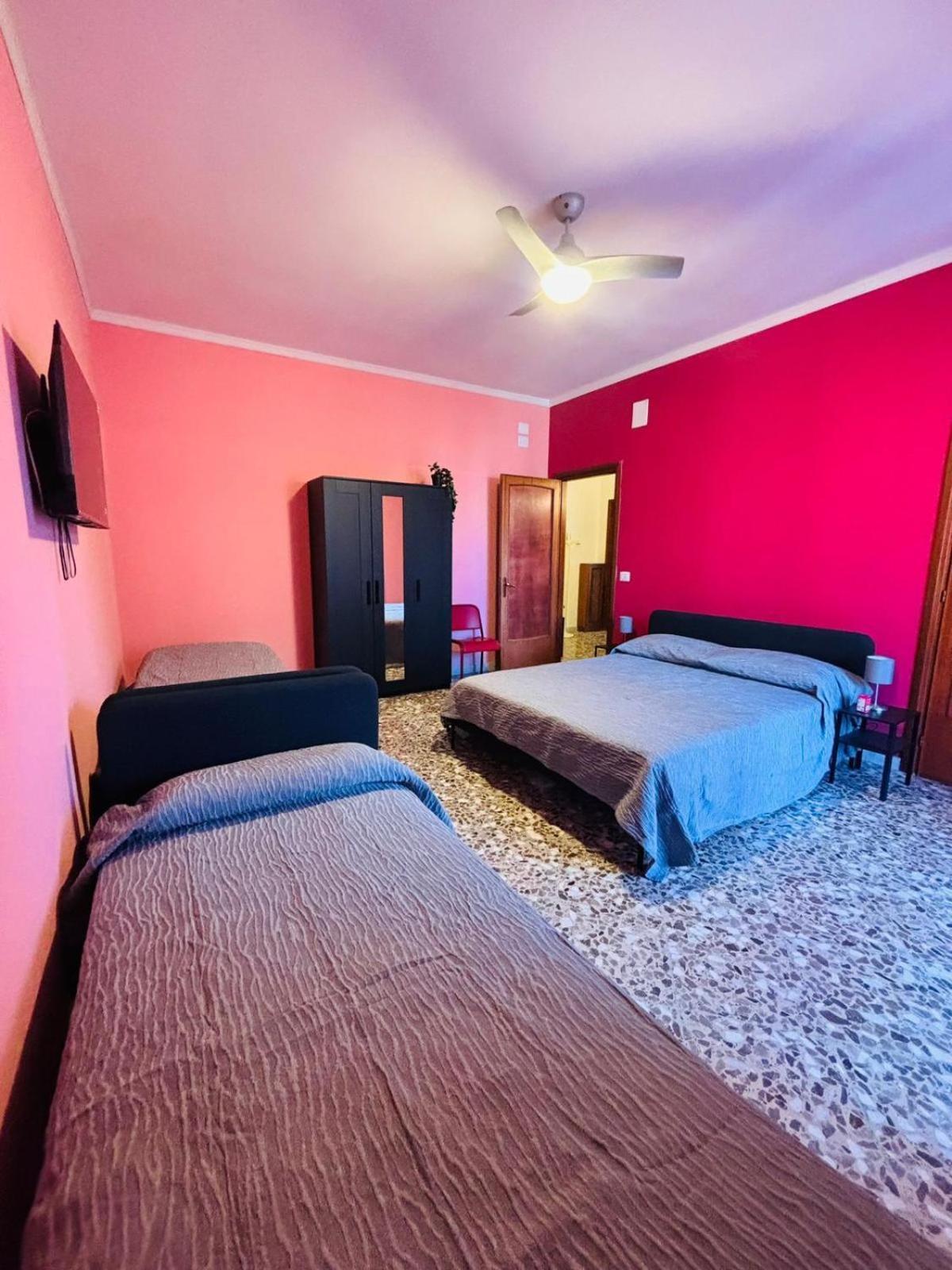 Matthias Central Rooms And Accomodation Bari Exteriör bild